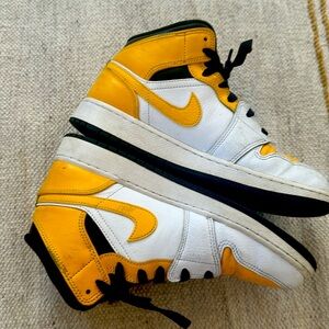 Air Nike high top Jordan’s black and yellow, size 6Y (UK 5.5/Euro 38.5)